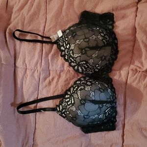 Marilyn Monroe push-up bra